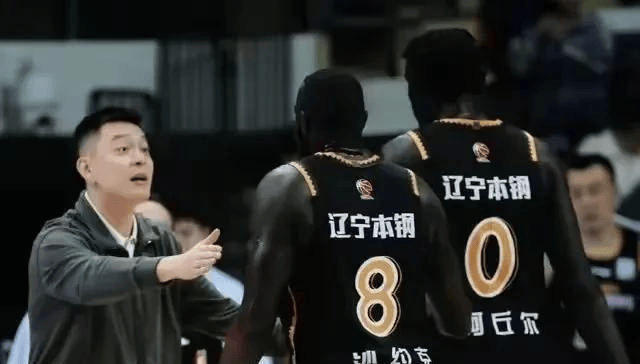包含冲刺阶段辽宁本钢调整名单以备NBA季后赛；再遭质疑环节打磨；震撼外界；年轻球员得到机会的词条